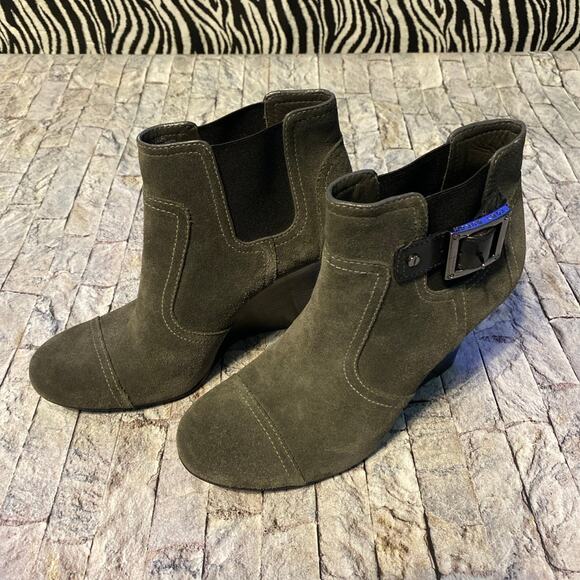 Sz 9 Tory Burch gray suede boots - Picture 3 of 12